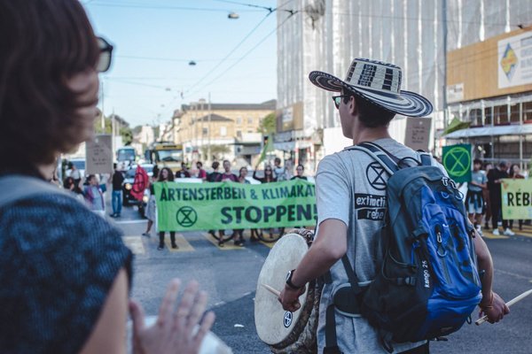Quelles sont les actions et les revendications des mouvements écologiques ?